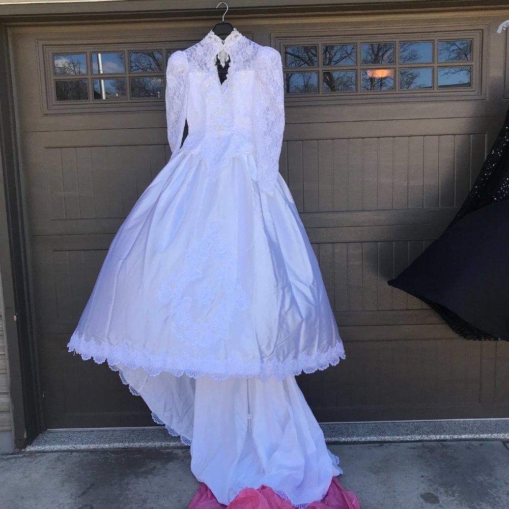Wedding Dress - Picture 8 of 11